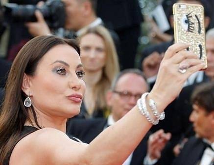 Дарина Павлова наруши забраната за селфита в Кан (СНИМКИ)