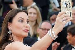 Дарина Павлова наруши забраната за селфита в Кан (СНИМКИ)