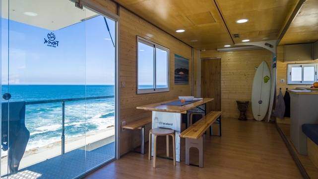 Ще пробваш ли? Подвижен хотел на два етажа…