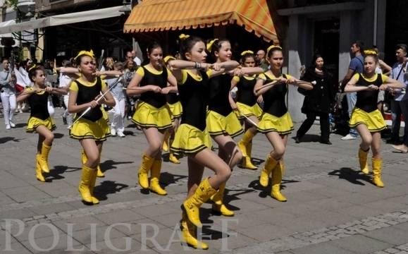 Парад на мажоретките дава начало на честванията на 24 май в Бургас