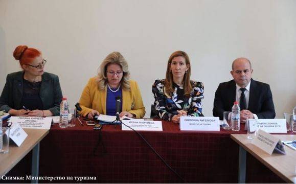 Ангелкова: Туризмът осигурява заетост на 12% от работещите в България