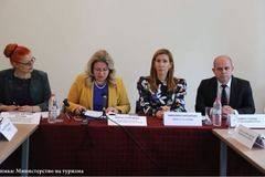 Ангелкова: Туризмът осигурява заетост на 12% от работещите в България