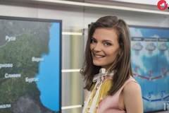 Синоптичката Нора Шопова се пропи, жули уискита преди… (СНИМКА)