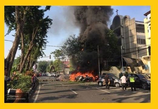 9 загинаха при терористични атаки на 3 християнски църкви в Индонезия.