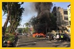 9 загинаха при терористични атаки на 3 християнски църкви в Индонезия.