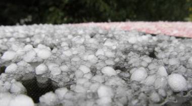 Градушка с големината на орех връхлетя монтански села