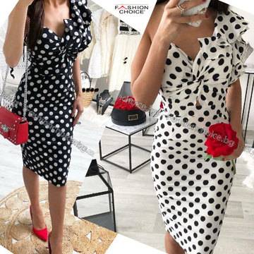 Неустоима права рокля на точки с асиметричен ръкав