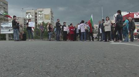 Силистренци протестираха срещу тежкотоварните камиони които преминават през града