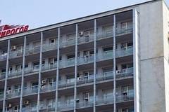 Няма опасност за живота на наръгания с нож младеж в столичен тролей