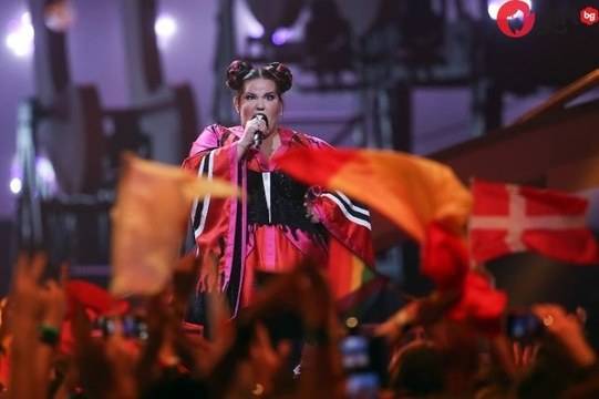 Победителката в „Евровизия 2018“, преживя опасен инцидент ВИДЕО