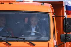Путин откри Кримския мост и подкара „Камаз“