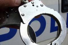 Щракнаха белезници на двама полицаи, ето защо