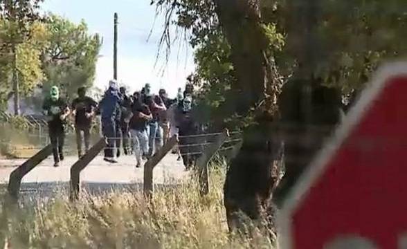 Зловещ инцидент в Лисабон! Футболни фенове пребиха собствените си играчи, оставиха им белези