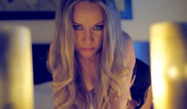 Полицаи закопчаха Лора Караджова