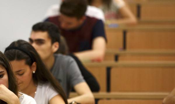 Търговията с матурите удари 300 лева