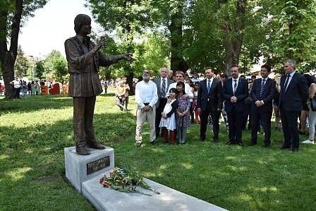 Паметник на Емил Димитров беше открит в Плевен (СНИМКИ)