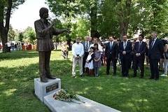 Паметник на Емил Димитров беше открит в Плевен (СНИМКИ)