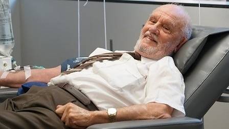 Човекът със златната ръка дари за последен път кръв (СНИМКИ)