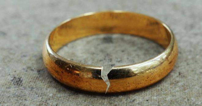 Той поиска да се разведе с жена си, заради любовница. Остави й къща, кола и пари, но тя не ги искаше. Искаше само едно нещо…