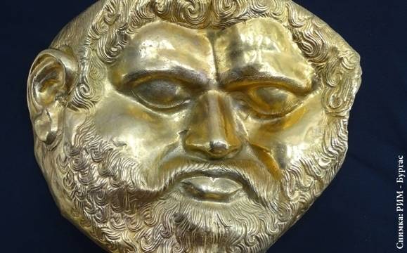 Показват златната маска на легендарния цар Терес в Нощта на музеите в Бургас