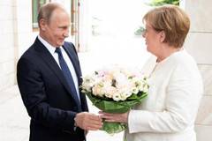 Меркел разговаря с Путин на руски