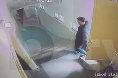 Повдигат обвинения на задържания мъж, дърпал ученици в тоалетната