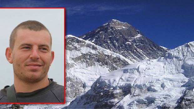 Слави Несторов изкачи Еверест с кауза