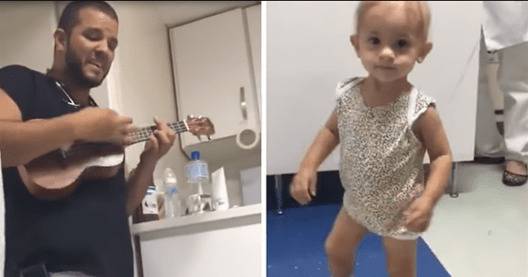 Лекар от Детска онкология пее весела песничка на най-малкия пациент. Сърцето ще ви се свие, когато видите това