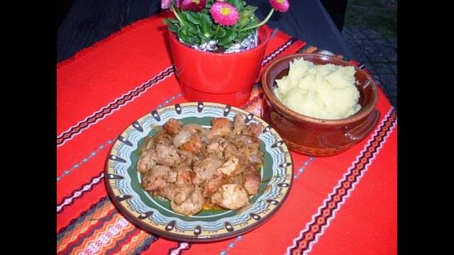КАВЪРМА СЪС СВИНСКО МЕСО