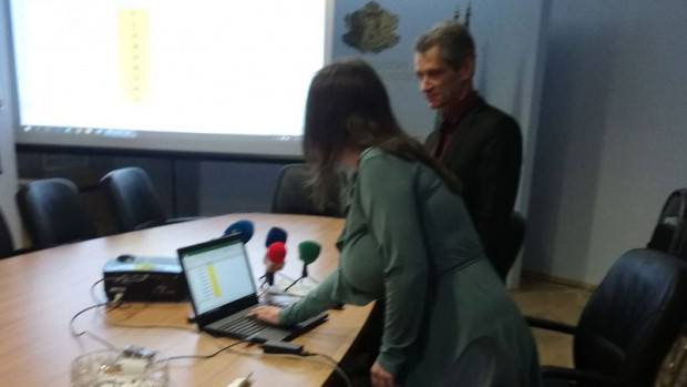 Учениците от 7-ми клас пишат по Вариант 2