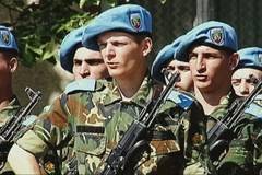 Тотален хит в нета: Вижте това стихотворение за родната казарма и мъжете с оскубани вежди!