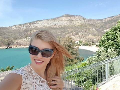 Ева Веселинова разпуска в Гърция