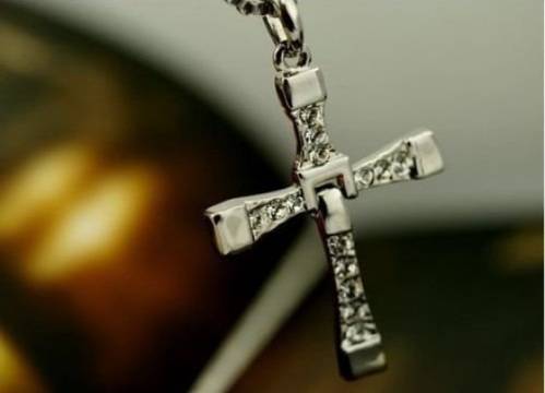 Какво трябва да знаем, ако носим православно кръстче като украшение