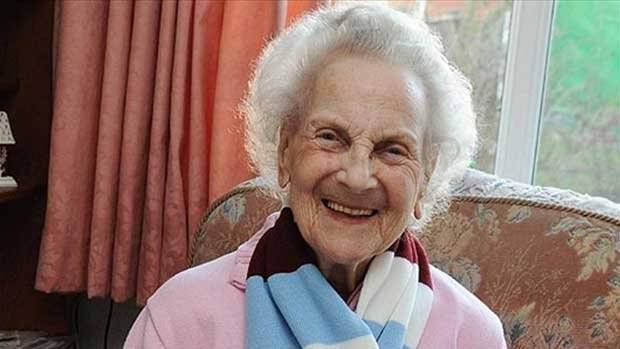 Баба на 85 г. яде 2 суп. лъжици от тази смес всеки ден: Тя никога не е имала наднормено тегло, високо кръвно и холестерол!…