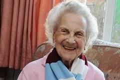 Баба на 85 г. яде 2 суп. лъжици от тази смес всеки ден: Тя никога не е имала наднормено тегло, високо кръвно и холестерол!…