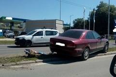 КОЛА ИЗКЪРТИ ЗНАК И СЪБОРИ ОГРАДА ВЪВ ВАРНА РАЗЛИЧНИТЕ НОВИНИ DIFFERENT NEWS
