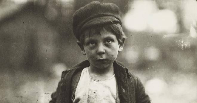 Момче донесе от училище бележка и майка му като я прочете, се разплака! След години той прочел бележката и разбрал ужасната…