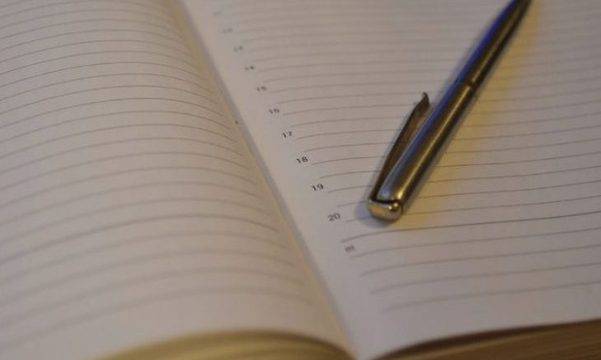 Татко остана потресен от това, на което се натъкна в тетрадката на малкия си син (СНИМКА)