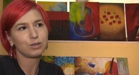 Художничка организира благотворителна изложба, за да помогне на болни млади хора