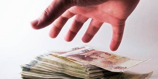 Жена открадна 30 бона от родителите на мъжа, с когото живеела на семейни начала