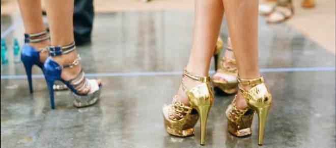 Мислите си, че краката ви се подуват от неудобните обувки? На грешен път сте, вижте истината