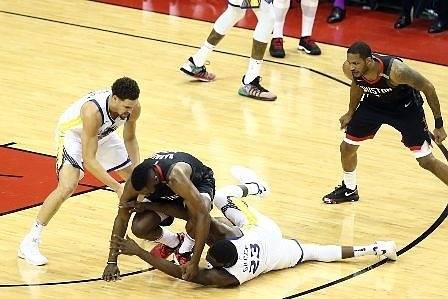 Хюстън с втора поредна победа над Голдън Стейт повеждайки в серията с 3 на 2