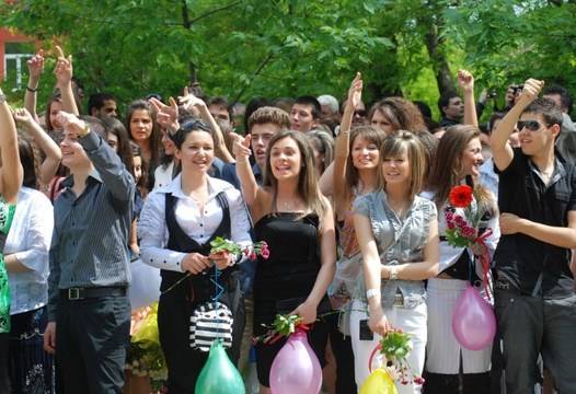 Тази столична абитуриентка шокира всички с шармантната си поява (СНИМКИ)