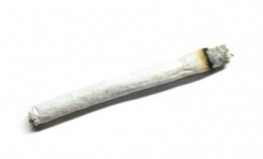 Откриха цигари с марихуана в постройка, ползвана от 20-годишен тревненец