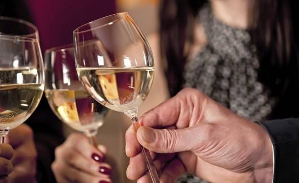 Ето какво ще се случи, ако намалите наполовина седмичната доза алкохол