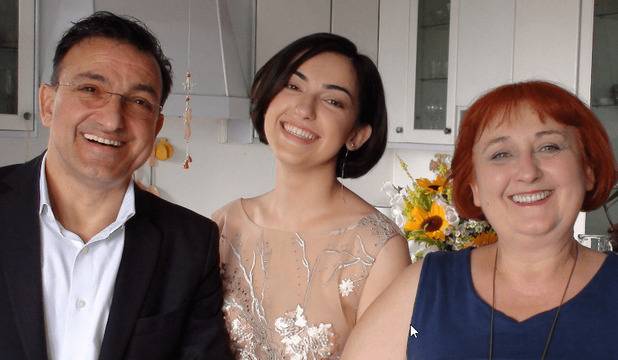 Нина и Зуека изпратиха абитуриентка!