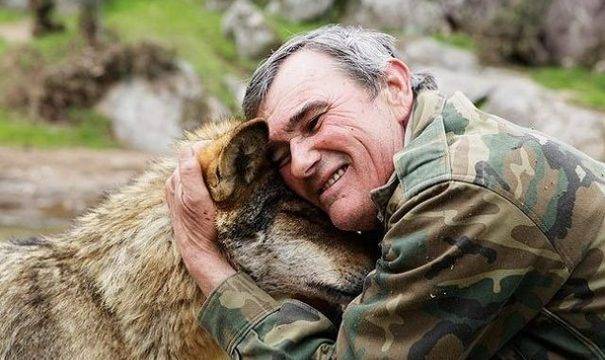 Отгледан от вълци мъж: Светът на хората е скапан, при животните ми беше по-добре