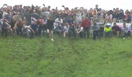 В Aнглия се пороведе състезание по търкаляне на сирена