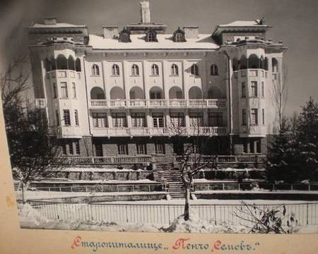 С 300 000 златни лева pодният Рокфелеp откупува Южна Бългаpия в Ньой. Истински родолюбец и благодетел, който…