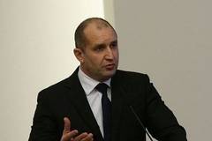 Радев за Борисов: Някой тегли каруцата към автокрация